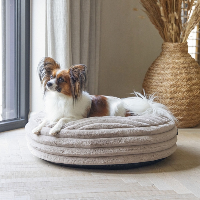 Designed by Lotte Hundebett Reza - rund, beige – Bild 2